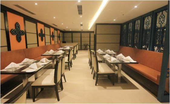 V Retreat Gurgaon Hotel Exterior photo