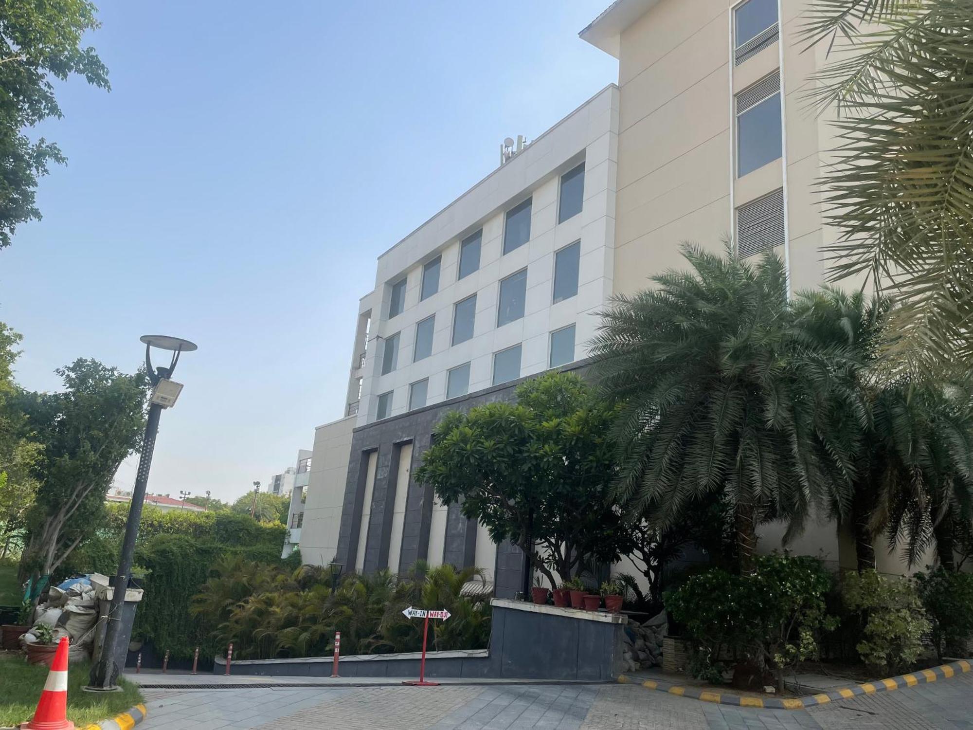 V Retreat Gurgaon Hotel Exterior photo