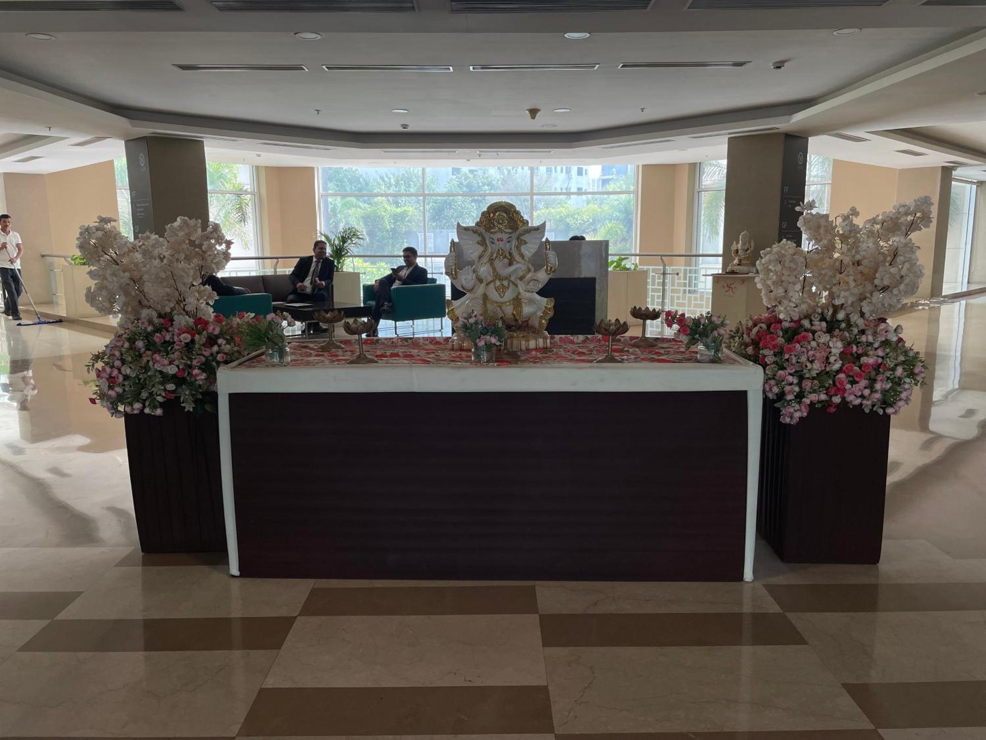V Retreat Gurgaon Hotel Exterior photo
