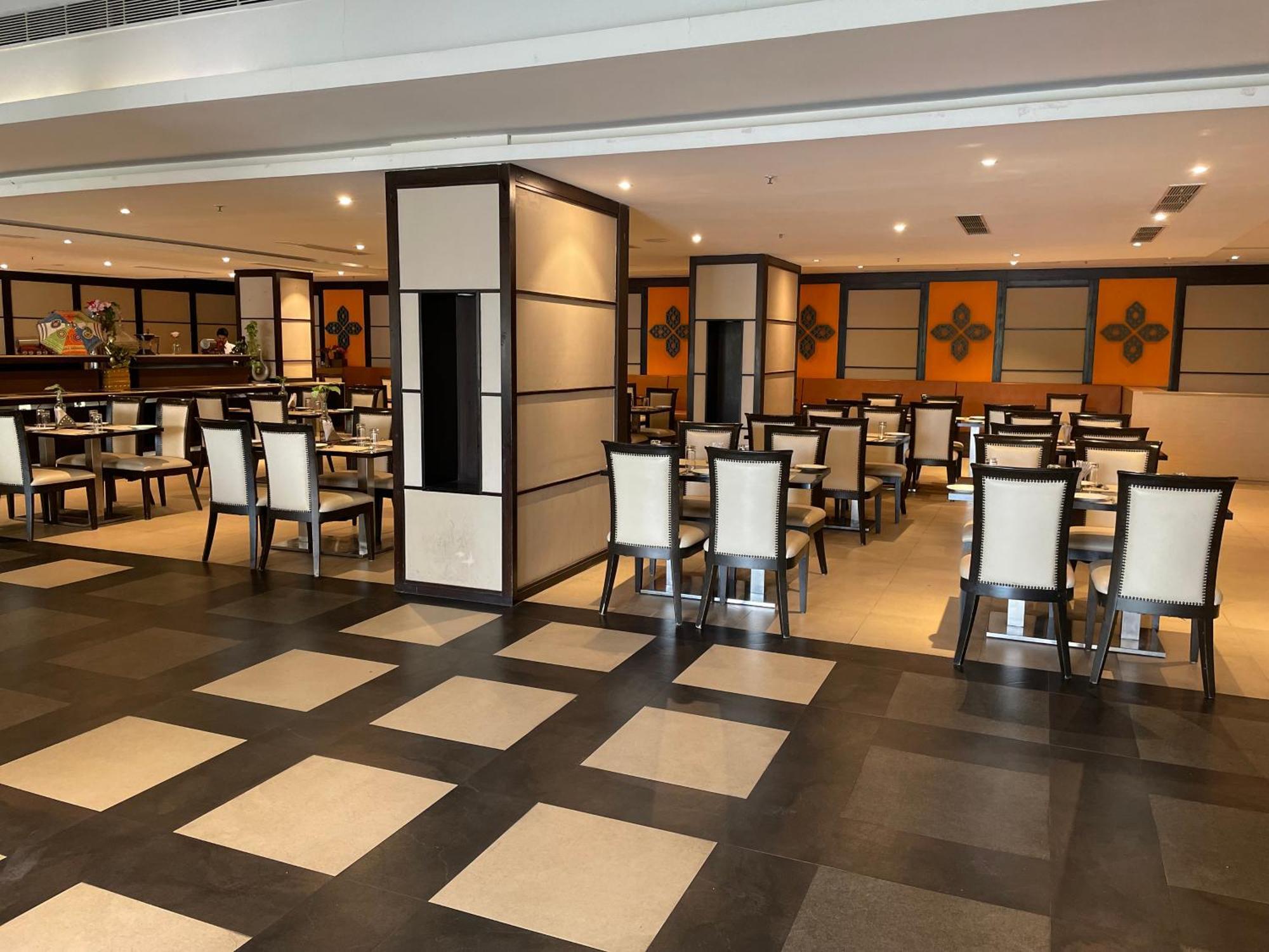 V Retreat Gurgaon Hotel Exterior photo