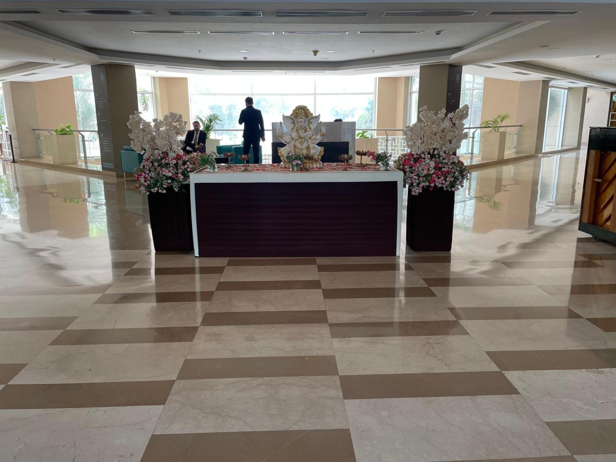 V Retreat Gurgaon Hotel Exterior photo