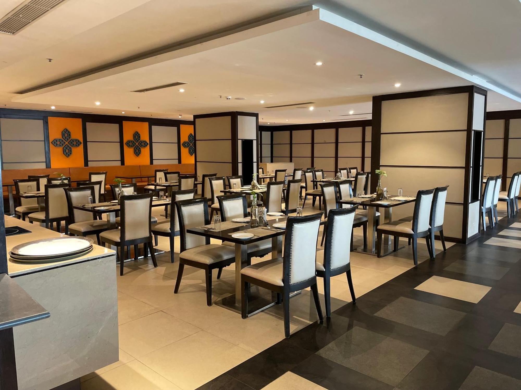 V Retreat Gurgaon Hotel Exterior photo