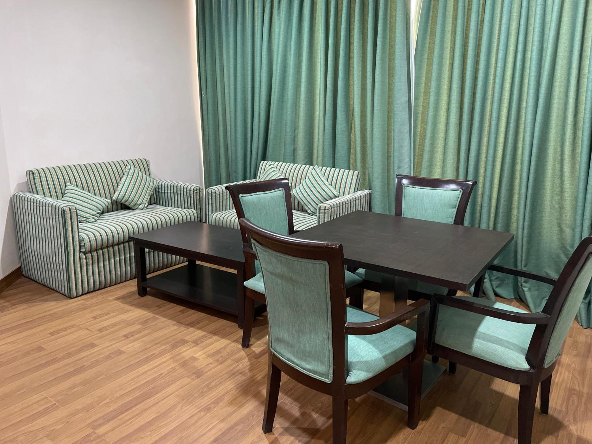 V Retreat Gurgaon Hotel Exterior photo