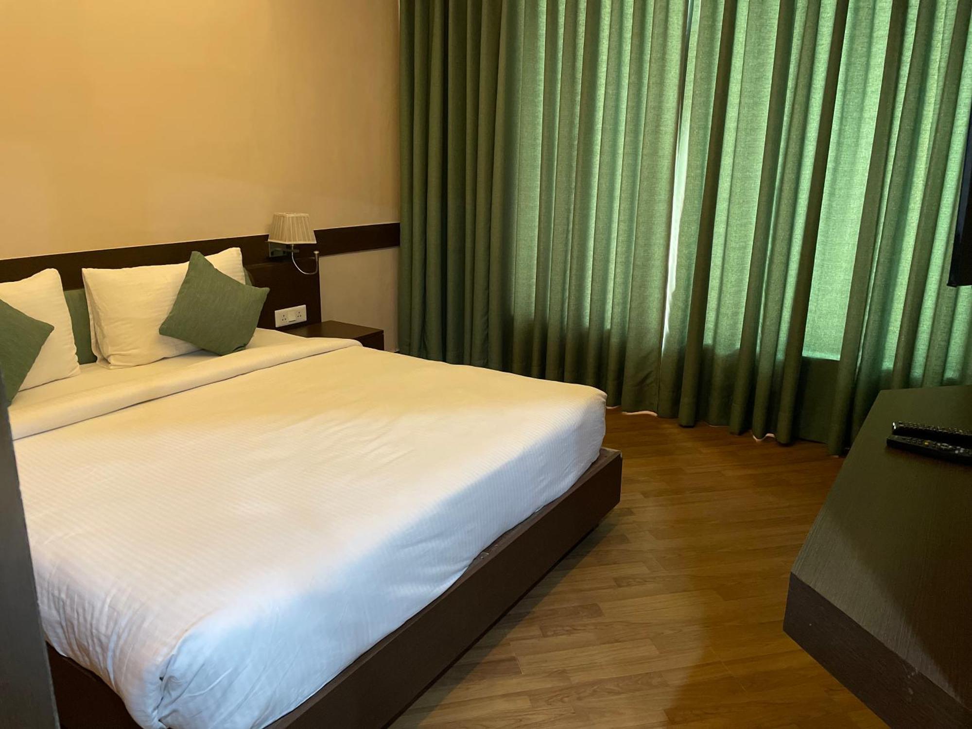 V Retreat Gurgaon Hotel Exterior photo